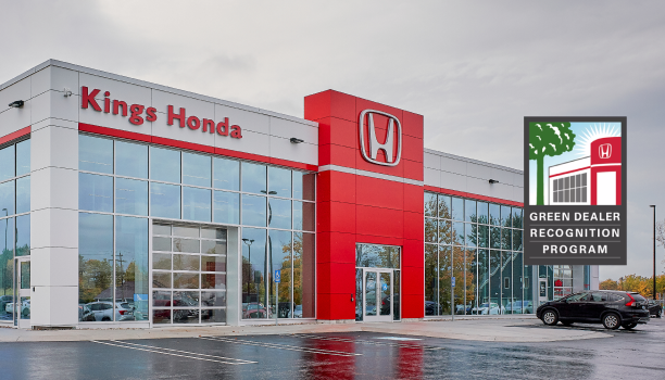 Façade d’une concession Honda montrée.