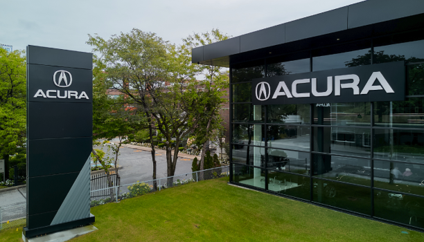 Vue de la façade d’une concession Acura.